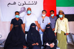 الهلال الإماراتي يوزع بطائق للأسر الفقيرة والمستفيدة من مساعدات خليفة الإنسانية
