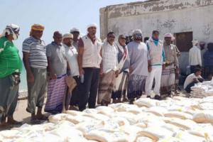 خليفة الإنسانية توزع مساعدات في 560 قرية بسقطري 
