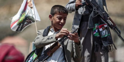 مليشيا الحوثي تحشد الاطفال وتزج بهم في مشهد احتجاجي ومندد بإبقائها ضمن لائحة انتهاكات الأطفال