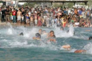 تحذير يقضي بمنع السباحة في العاصمة عدن
