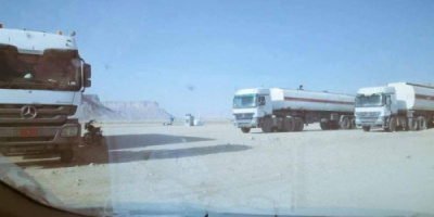 أهالي الجعيدي يقطعون الطريق لمنع تهريب النفط لمليشيا الإخوان بحضرموت 