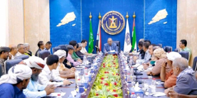  الرئيس الزُبيدي يحث قيادة انتقالي لحج على الصمود والتقرب اكثر من هموم المواطنين