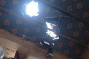 قصف حوثي يتسبب بأضرار مادية في منزل مواطن شرق حيس