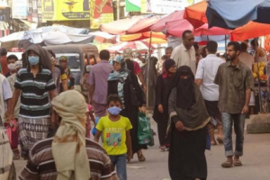 العرب: تقاعس الشرعية تسبب بانهيار العملة اليمنية ويدفع السكان إلى حافّة المجاعة
