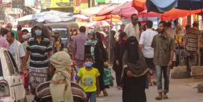 العرب: تقاعس الشرعية تسبب بانهيار العملة اليمنية ويدفع السكان إلى حافّة المجاعة