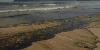 التلوث النفطي في سواحل العاصمة وضررة على البيئة