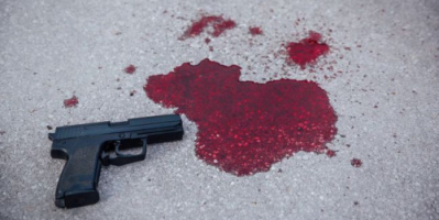 مسلح حوثي يقتل والدته بعد فشله في قتل والده بـ13 رصاصة