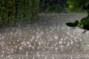 أمطار غزيرة تهدد سواحل الجنوب ومرتفعاته