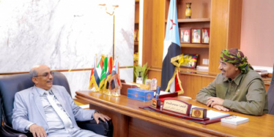 الرئيس الزُبيدي يلتقي بوكيل محافظة المهرة الأستاذ سعيد سعدان