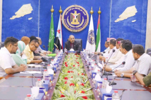 الرئيس الزُبيدي يرأس اجتماعا للدوائر الجماهيرية في المجلس الانتقالي 