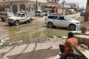 وسط تجاهل اخواني.. مياه الصرف الصحي تغرق شوارع عتق