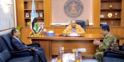 الرئيس الزُبيدي يلتقي رئيس الهيئة التنفيذية للقيادة المحلية بمحافظة حضرموت