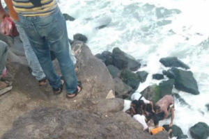 العثور على طفل غريق في سواحل التواهي بالعاصمة عدن 