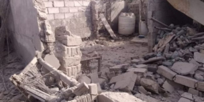 قصف مدفعي حوثي يدمر منزل مواطن في حيس