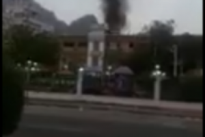 حريق هائل في مبنى محكمة الأموال العامة بعدن
