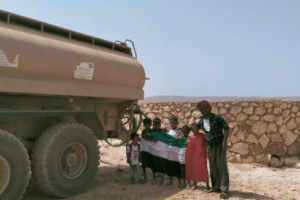 خليفة الإنسانية توجه صهاريج مياه نقية لدكسم