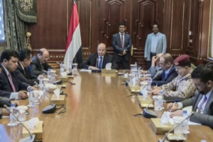 كاتب صحفي: الشرعية تهرب من فشلها باتهامات للتحالف والانتقالي 