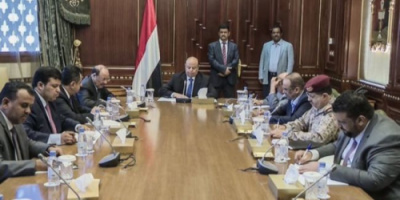 كاتب صحفي: الشرعية تهرب من فشلها باتهامات للتحالف والانتقالي 