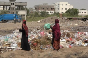 منسقية الانتقالي بتربية لحج تعزز البيئة الصحية بالكلية 