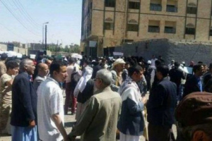 بهدف السيطرة على قطاع التعليم.. المليشيا الحوثية تسرح 8 آلاف تربوي