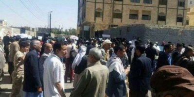 بهدف السيطرة على قطاع التعليم.. المليشيا الحوثية تسرح 8 آلاف تربوي