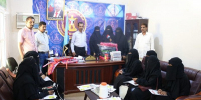 انتقالي حضرموت يوزع 1600 حقيبة مدرسية لطلاب الساحل 