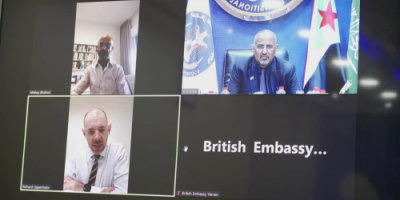 عبر الاتصال المرئي.. الرئيس الزُبيدي يعقد اجتماع مع سفير المملكة المتحدة 