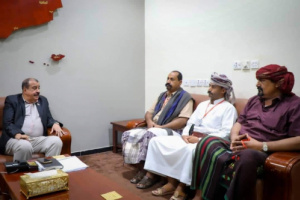 اللواء بن بريك يلتقي عددا من وجهاء مديرية حورة بوادي حضرموت