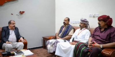 اللواء بن بريك يلتقي عددا من وجهاء مديرية حورة بوادي حضرموت