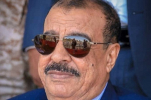 اللواء بن بريك يُعزّي في وفاة الإعلامي القدير سعيد خنبري