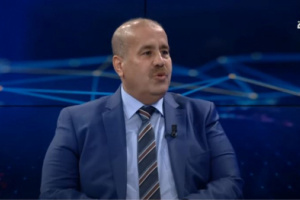 ياسر اليماني آخر من يتحدث عن الشرف والكرامة والسيادة!