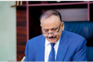 وزير النقل يُعزّي وزير المالية بوفاة والده الشيخ صالح بن بريك