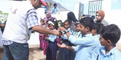 خليفة الإنسانية تتبنى مبادرة تشجير مدرسة عطايا بسقطرى 