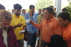 مدير البريقة يدعو المنظمات والمؤسسات الخيرية إلى تكثيف جهودها تجاه الأسر المحتاجة
