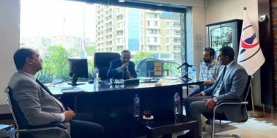 وزير النقل يتفقد مكتب طيران اليمنية في القاهرة 