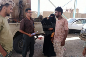 حقوقية انتقالي أبين تتفقد نقاط أمنية وتطمئن على أفرادها 