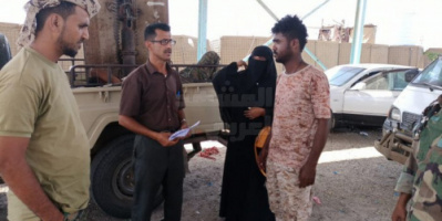 حقوقية انتقالي أبين تتفقد نقاط أمنية وتطمئن على أفرادها 