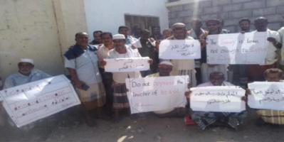 بوقفة احتجاجية.. معلمو أحور يطالبون بصرف مستحقاتهم المالية وتحسين ظروفهم 