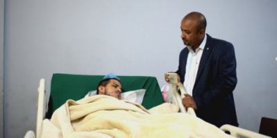 الرئيس الزُبيدي يُكلف سكرتيره للاطمئنان على صحة الصحفي محمود العتمي
