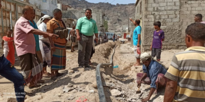 مدير البريقة يدشن مشروع تقوية ضخ المياه لحي العمال بمنطقة الزحف الأحمر