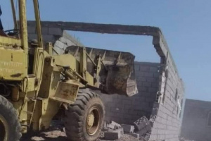 إزالة المباني العشوائية في خور مكسر بالعاصمة عدن 