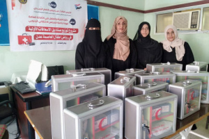 تدشين مشروع توزيع صناديق الإسعافات الأولية في رياض أطفال العاصمة عدن