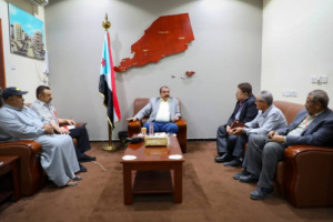 اللواء بن بريك يناقش مع مدير عام مصافي عدن سبل النهوض بالشركة 