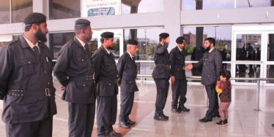 قائد قوات حماية المنشآت يعود إلى عدن عقب رحلة علاجية