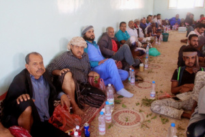 وفد من قبيلة الأنعمي يقدمون واجب العزاء لأسرة الشهيد احمد عبدالله بحالمين