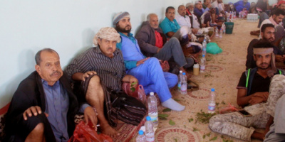وفد من قبيلة الأنعمي يقدمون واجب العزاء لأسرة الشهيد احمد عبدالله بحالمين