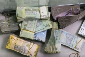 تراجع طفيف في أسعار صرف العملات بعدن وحضرموت 