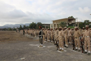 بعرض عسكري مهيب..وحدات قتالية رمزية من لواء (حامية بدر) بالعاصمة عدن تدشن المرحلة الأولى للعام التدريبي 