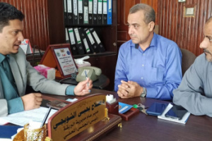 مدير البريقة يناقش تقييم حملة تحصيل الإيرادات الضريبية والزكوية بالمديرية