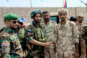 بعد تأهيلهم.. الحزام الأمني يتسلم مهام حواجز التفتيش والدوريات الأمنية بالعاصمة عدن 